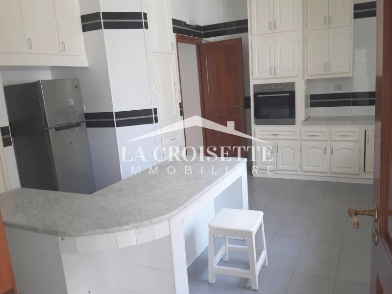 Villa S+6 avec piscine à La Marsa